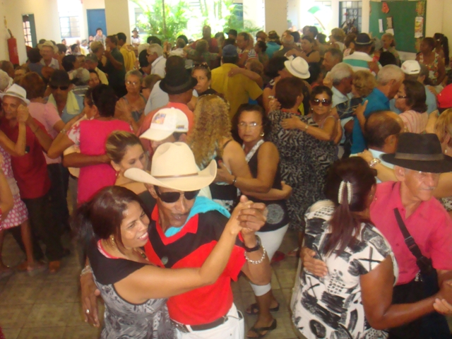 Assistência Social realiza Baile de Carnaval para idosos