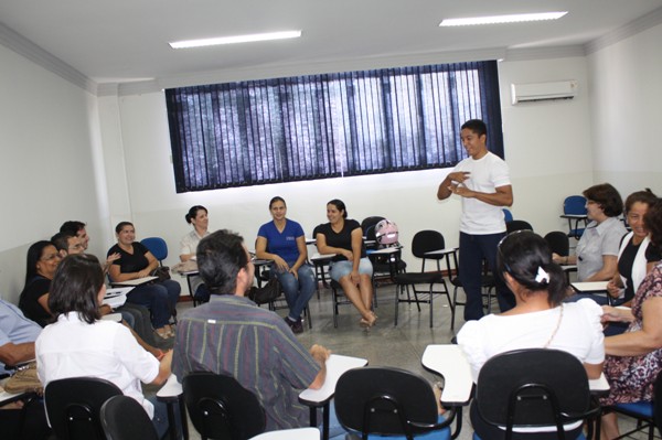 Intérpretes e instrutores de Libras da rede de ensino da capital participam de formação 