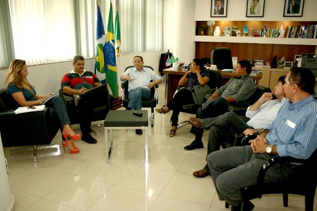 Prefeito Francisco Galindo se reúne com líderes comunitários e apresenta ações