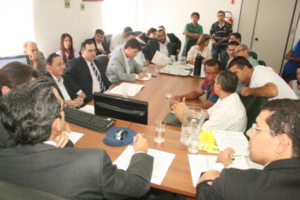 Prefeitura e trabalhadores da Sanecap selam acordo pelo fim da greve