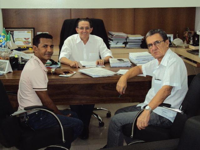 Prefeito de Cuiabá assina ordem de serviço para obras do Poeira Zero no Jardim Renascer