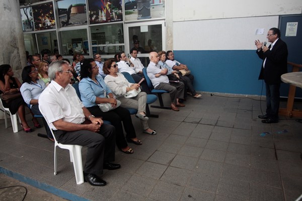 Prefeito Francisco Galindo participa de culto e enaltece colaboradores