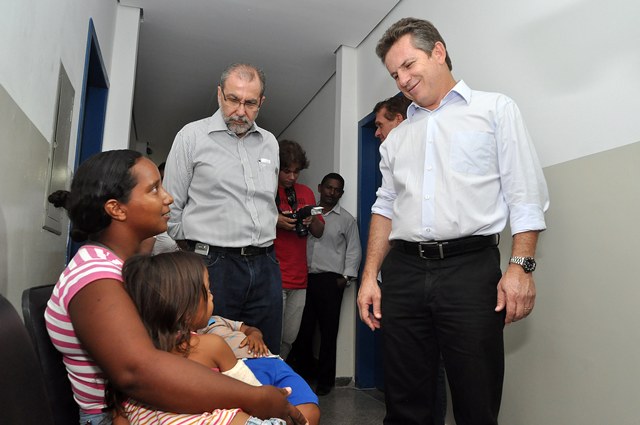 Mauro Mendes visita unidades de saúde para diagnosticar problemas - Foto: Tchélo Figueiredo - Secom Cuiabá