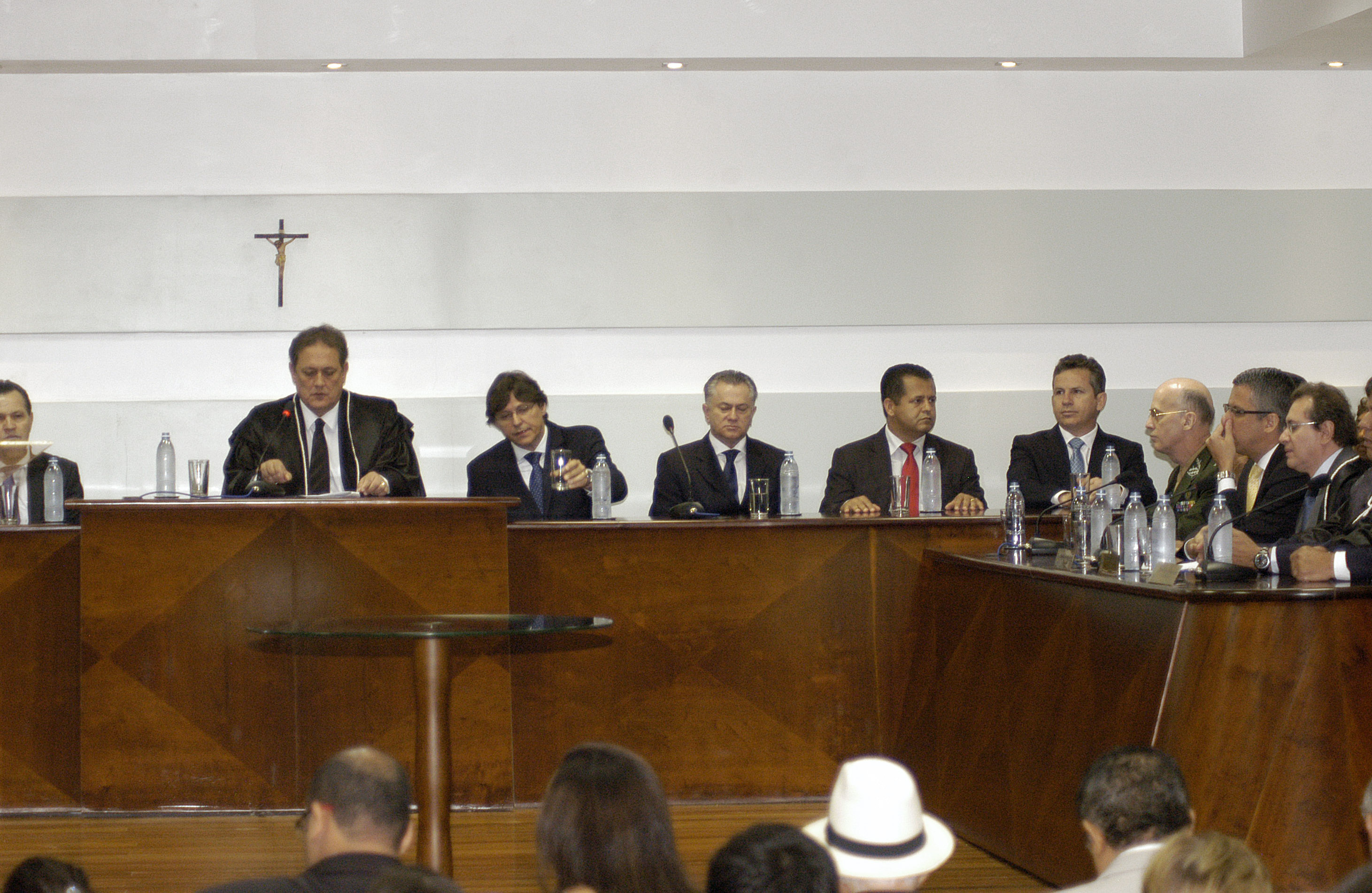 Mauro Mendes participa de posse no TRE-MT