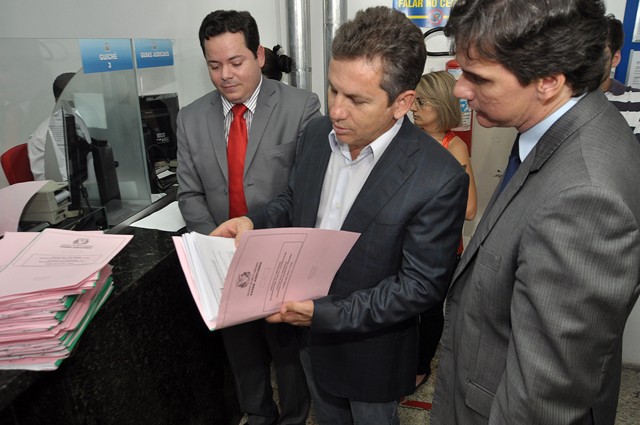 Mauro Mendes entra com ação judicial contra maiores devedores do IPTU