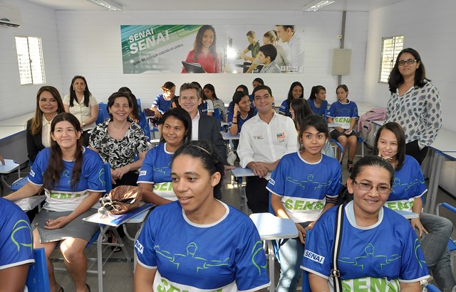 Prefeito e ministra inauguram salas de aula flexíveis do Pronatec