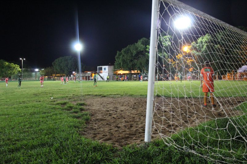 Jogos de Mini jogo de futebol de mão mini para a família