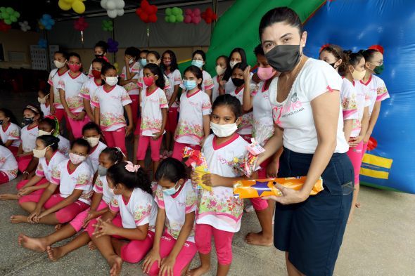 Prefeitura de Cuiabá  Fanfarra do programa Siminina participa do